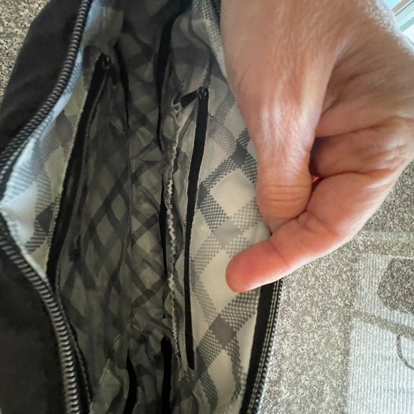 Lug Scuffle Pleated Crossbody Bag Black Adjustable Strap - Picture 4 of 9